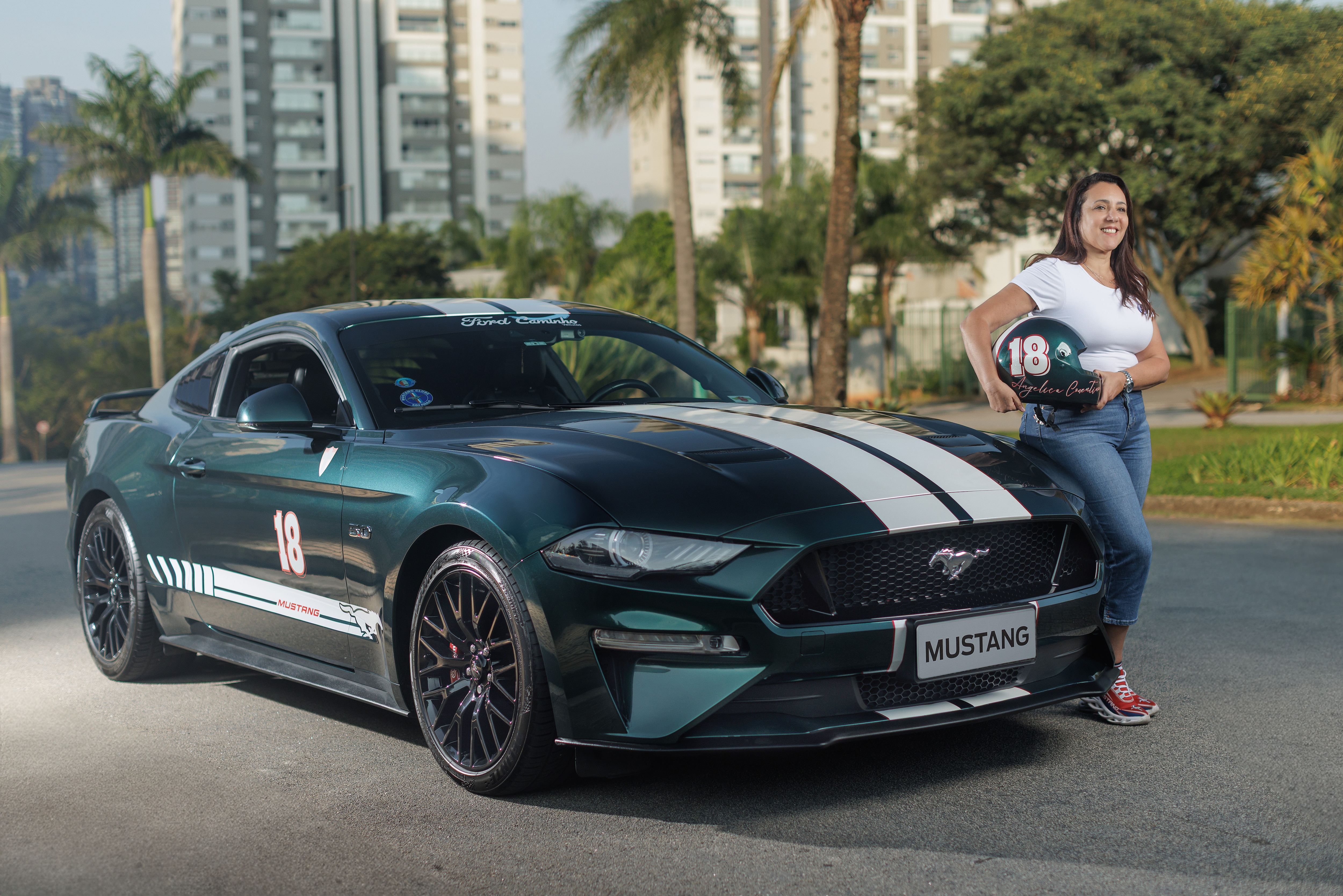 Angelica Cosentino e o Ford Mustang